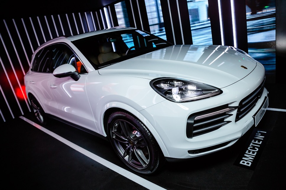 Закрытый показ нового Porsche Cayenne E3